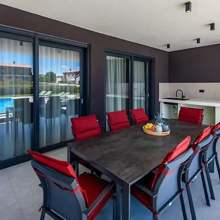 Villa Alba, A Luxurious And Beautiful Near The Sea Šišan