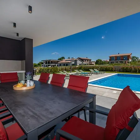 Villa Alba, A Luxurious And Beautiful Near The Sea *
