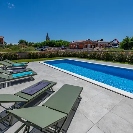 Villa Alba, A Luxurious And Beautiful Near The Sea *