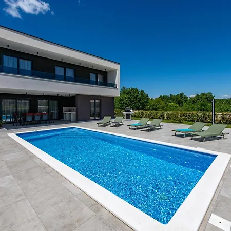 Villa Alba, A Luxurious And Beautiful Near The Sea Šišan