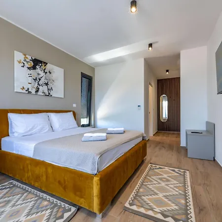 Alba, A Luxurious And Beautiful Near The Sea Sisan