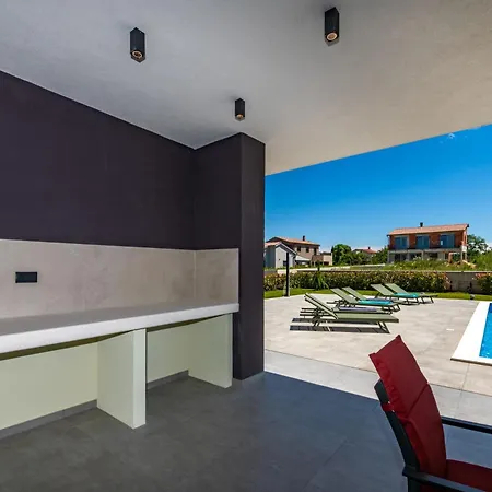 Alba, A Luxurious And Beautiful Near The Sea Sisan