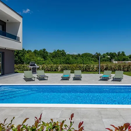 Villa Alba, A Luxurious And Beautiful Near The Sea