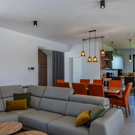Alba, A Luxurious And Beautiful Near The Sea Villa *