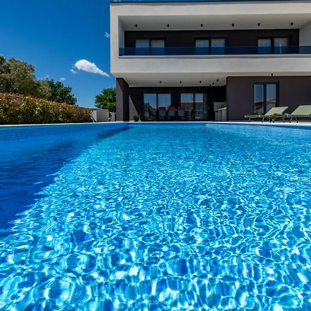 Alba, A Luxurious And Beautiful Near The Sea Villa *
