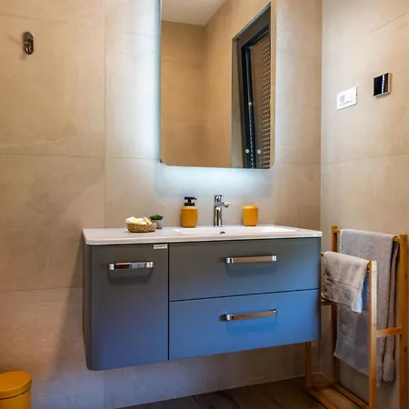 Villa Alba, A Luxurious And Beautiful Near The Sea *