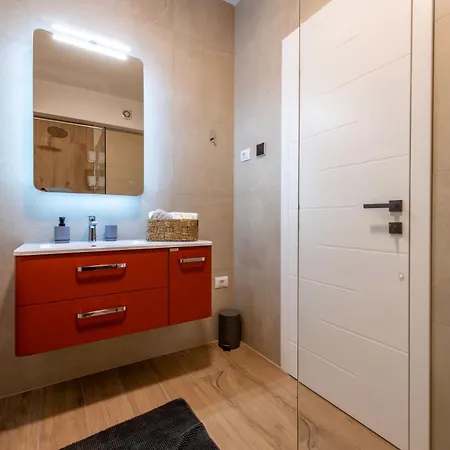 Alba, A Luxurious And Beautiful Near The Sea Villa Šišan