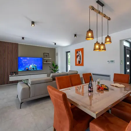 Villa Alba, A Luxurious And Beautiful Near The Sea Šišan