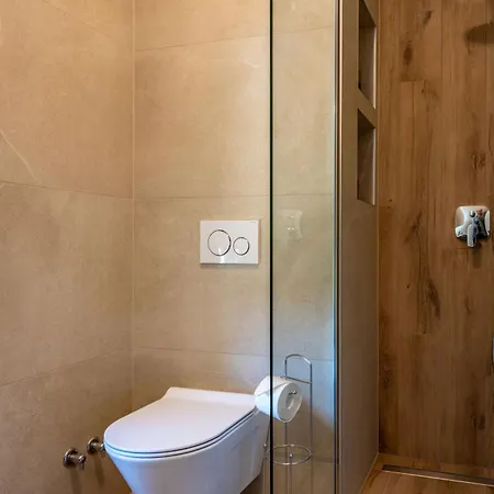 Villa Alba, A Luxurious And Beautiful Near The Sea Sisan