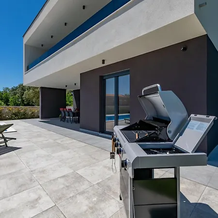 Alba, A Luxurious And Beautiful Near The Sea