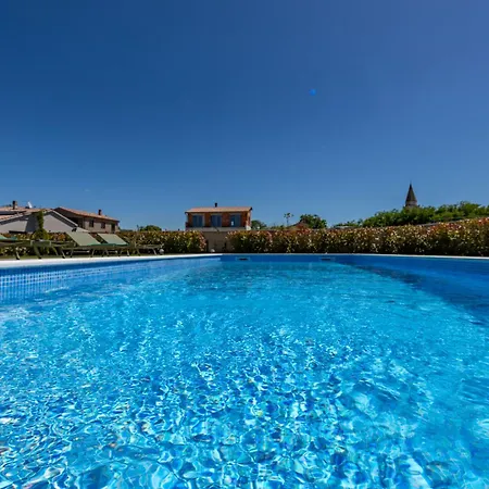 Alba, A Luxurious And Beautiful Near The Sea Villa Šišan