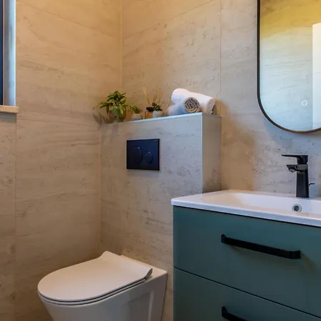 Alba, A Luxurious And Beautiful Near The Sea