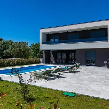 Villa Alba, A Luxurious And Beautiful Near The Sea