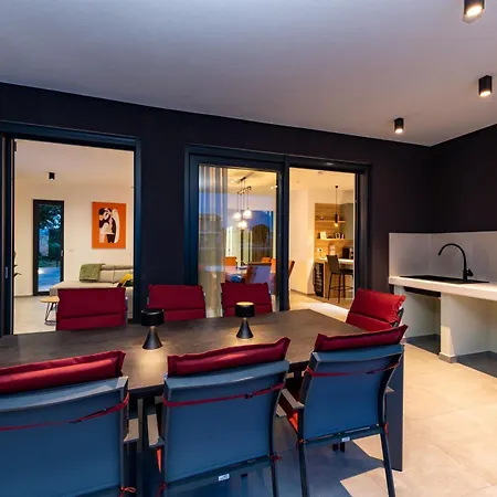 Villa Alba, A Luxurious And Beautiful Near The Sea *