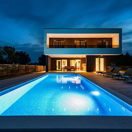 Alba, A Luxurious And Beautiful Near The Sea Villa *